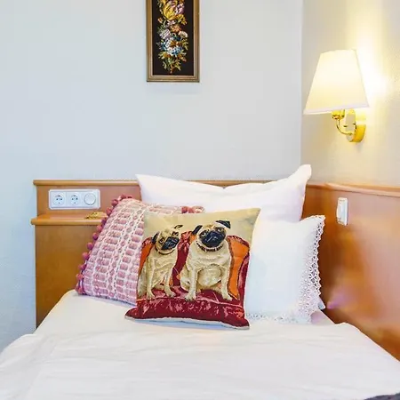 Tante Alma's Koelner Hotel Cologne
