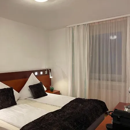 Otel Griffin Am Neumarkt Köln