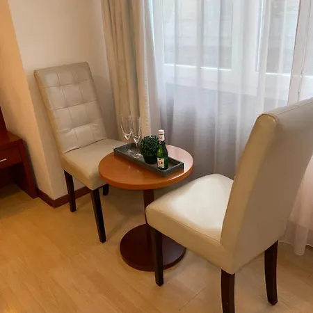 Griffin Am Neumarkt Otel 3*