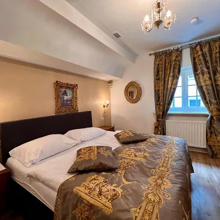 Altstadthotel Hayk Am Rhein Κολωνία