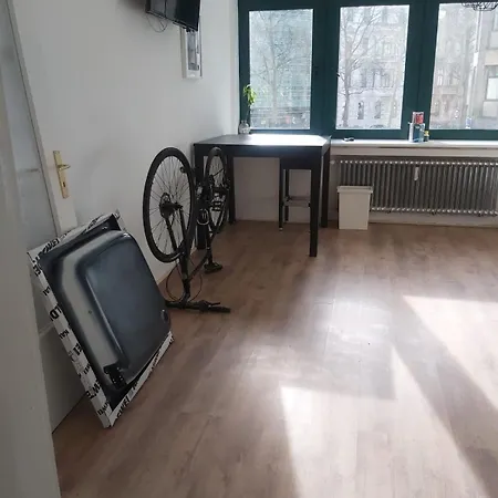 *** Comfortable 30m2 Studio Hansaring 19 *** Mediapark / Messe / Dom Appartamento