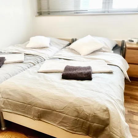 Domspitzen-blick, Cooles 2 Mit Indoor-swimmingpool Auf Dem Dach, Kueche Und Smart-tv Colonia
