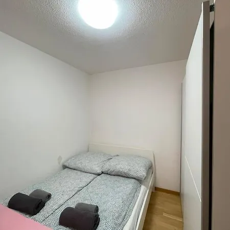 Daire Cozy Studio In Neusser Street