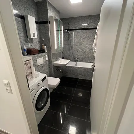 Axa Tower Apartament Kolonia