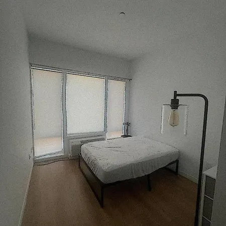 Ausgezeichnete In Mit Atemberaubender Aussicht Cologne