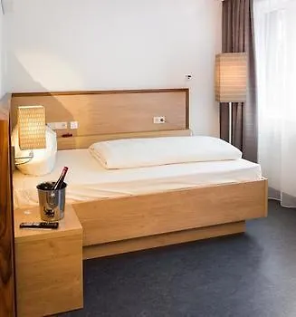 Stadthotel Am Roemerturm 4* קלן