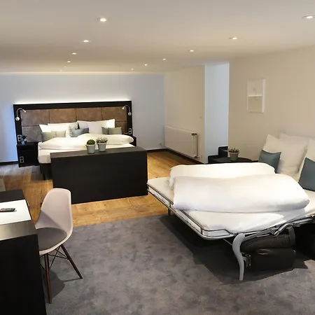 מלון Uhu Gaestehaus Superior 3*