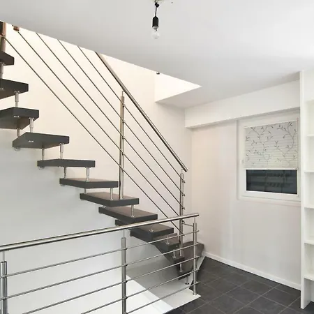 Zeitwohnen Im Schonem Haus Mit Grosser Terrasse In Koln-rath Nyaraló *
