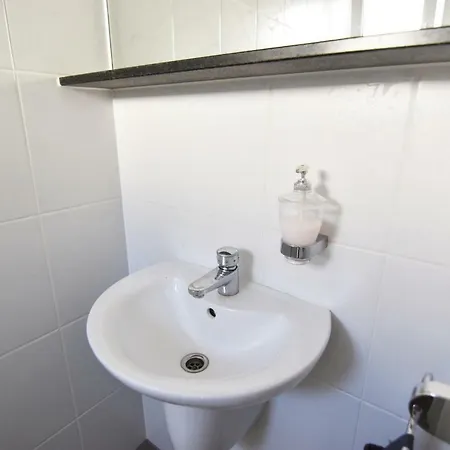 Zeitwohnen Im Schonem Haus Mit Grosser Terrasse In Koln-rath Nyaraló *