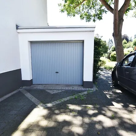 Zeitwohnen Im Schonem Haus Mit Grosser Terrasse In Koln-rath