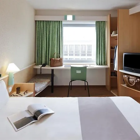 Hotel Ibis Messe 3*