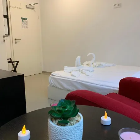 Hotel Lovely Studio West - Neues Momomotel Colónia