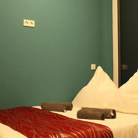 Hotel Lovely Studio West - Neues Momomotel *