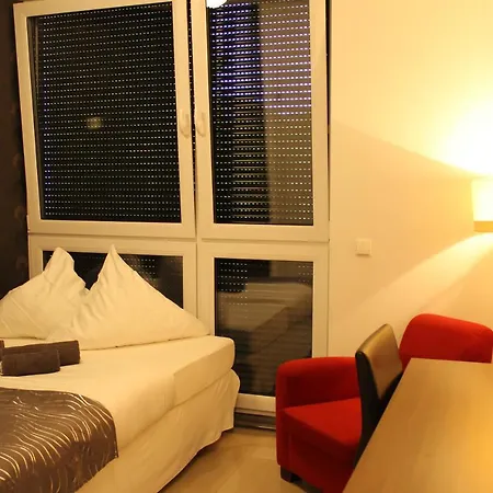 Hotel Lovely Studio West - Neues Momomotel Colónia