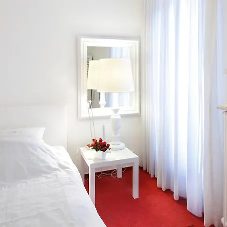 Townhouse Downtown Suites &