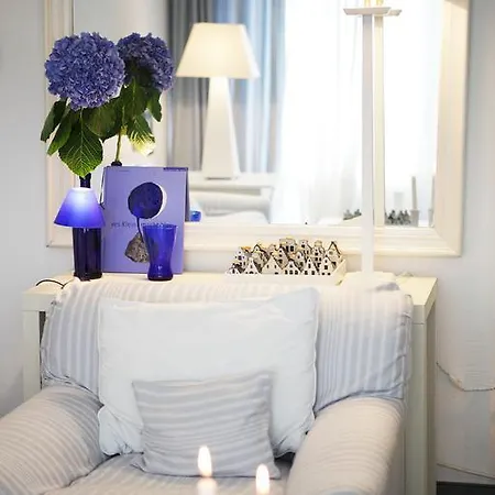 Townhouse Downtown Suites & Apartament Kolonia