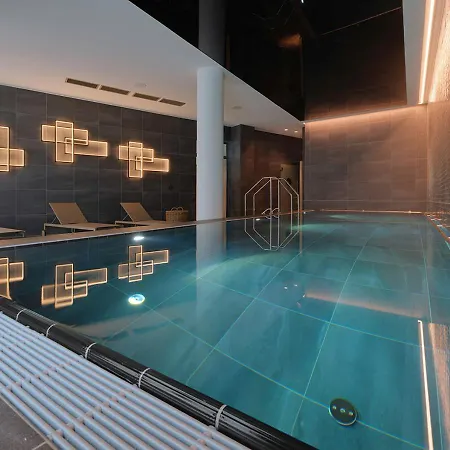Adina Hotel 4*