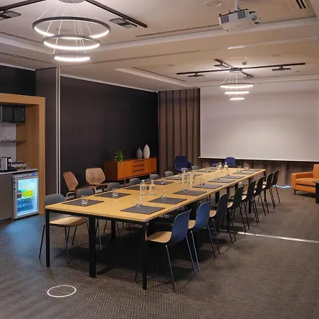 Adina Hotel 4*