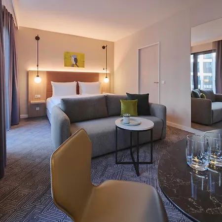 Hotel Adina