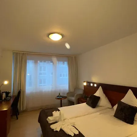 Griffin Am Neumarkt Hotel