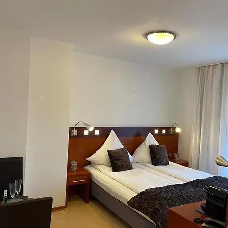 Griffin Am Neumarkt Hotel