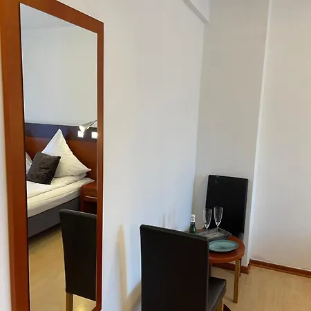Griffin Am Neumarkt Hotel 3*