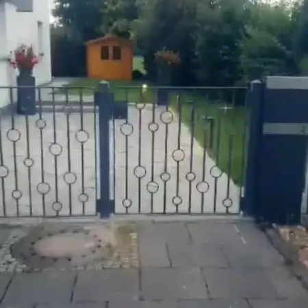 Apartment Mit Schöner, Moderner Einrichtung *
