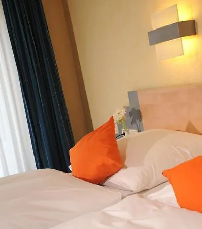 ゲストハウス Hotel Triton II 3*