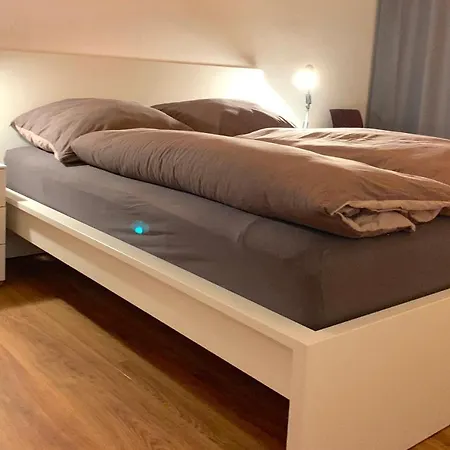 Schoene 3-zimmer-wohnung In Koeln-brueck Mit Eigenem Parkplatz דירה