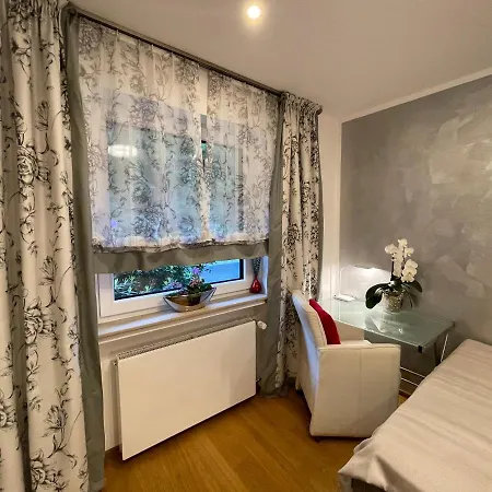 Airport Waldblick Homestay Cologne
