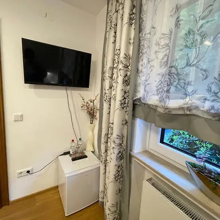 Airport Waldblick Homestay
