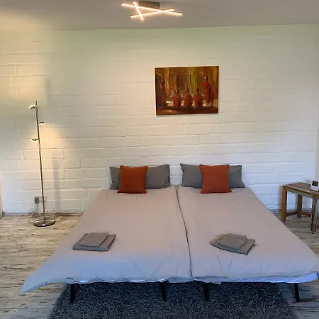 1-zimmer-wohnung In Poll * Köln