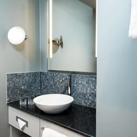 Leonardo Royal Bonn Airport Hotel 4*