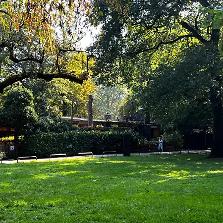 Volksgarten Mit Innenhof Appartamento *