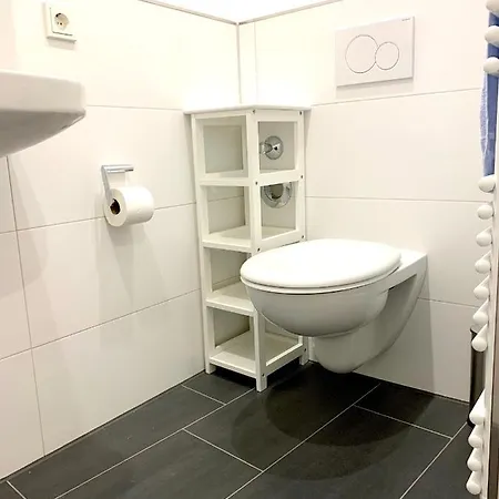 Alles Komplett - 2 Schlafzimmer, Grosse Kueche, Bad