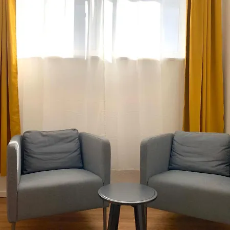 Alles Komplett - 2 Schlafzimmer, Grosse Kueche, Bad Appartement