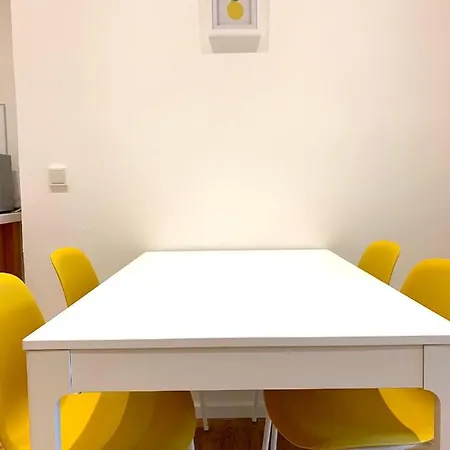 Appartement Alles Komplett - 2 Schlafzimmer, Grosse Kueche, Bad *