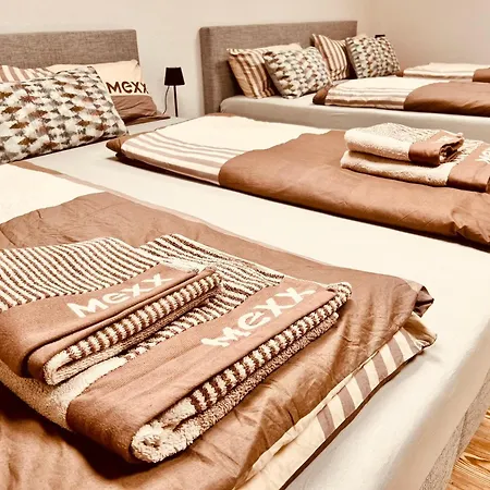 Luxe Living: Opulent Elegance Unleashed Apartment Köln