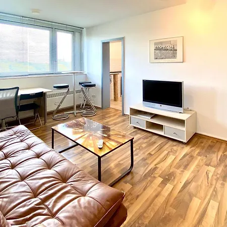 Domspitzen-blick, Cooles 2 Mit Indoor-swimmingpool Auf Dem Dach, Kueche Und Smart-tv * Köln