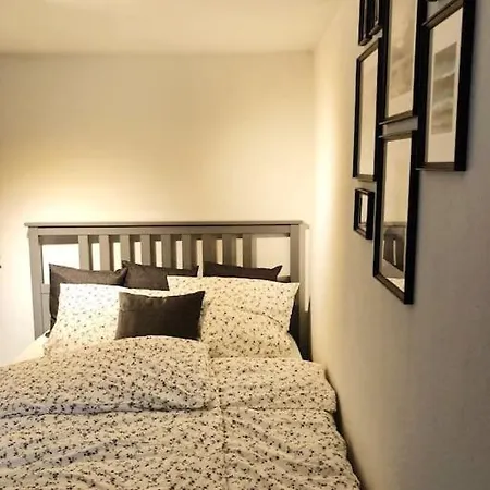 Apartment Charmante Gartenwohnung Mit Privatem Grossen Garten *