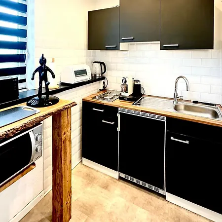 Apartment Domspitzen-blick, Cooles 2 Mit Indoor-swimmingpool Auf Dem Dach, Kueche Und Smart-tv Köln