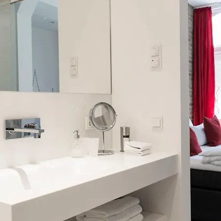 1st Floor 2 Отель 4*
