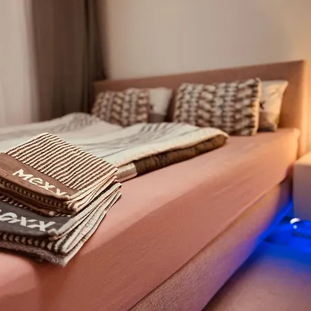 Luxe Living: Opulent Elegance Unleashed Apartment *