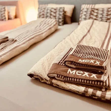 Luxe Living: Opulent Elegance Unleashed Apartment Köln