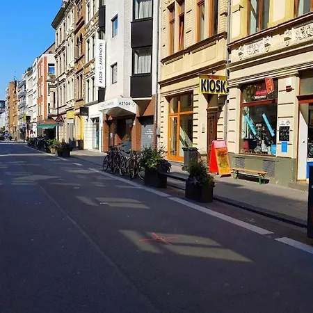 Апартаменты Stylish In Friesenplatz, Heart Of Кёльн