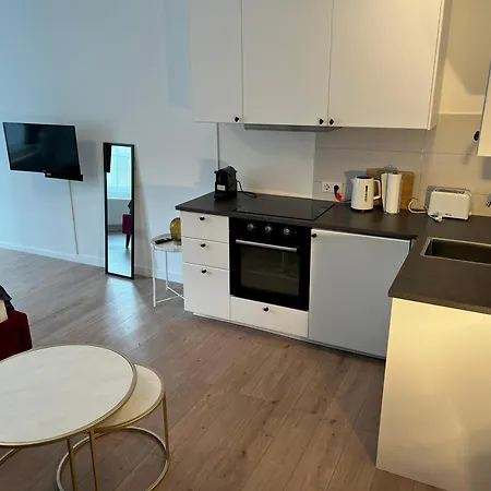 Stylish In Friesenplatz, Heart Of Апартаменты