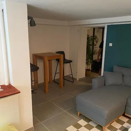 Appartement Schoene 2-zimmer In Sehr Guter Lage *