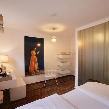 18arts Hotel