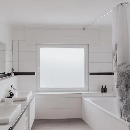 Homestay Urlaubszimmer 5 Airport Bonn Flughafen *