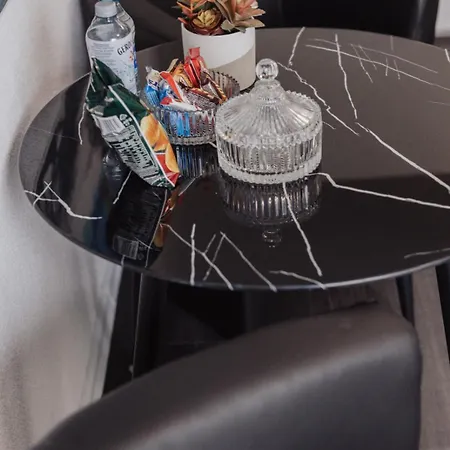 Urlaubszimmer 5 Airport Bonn Flughafen *